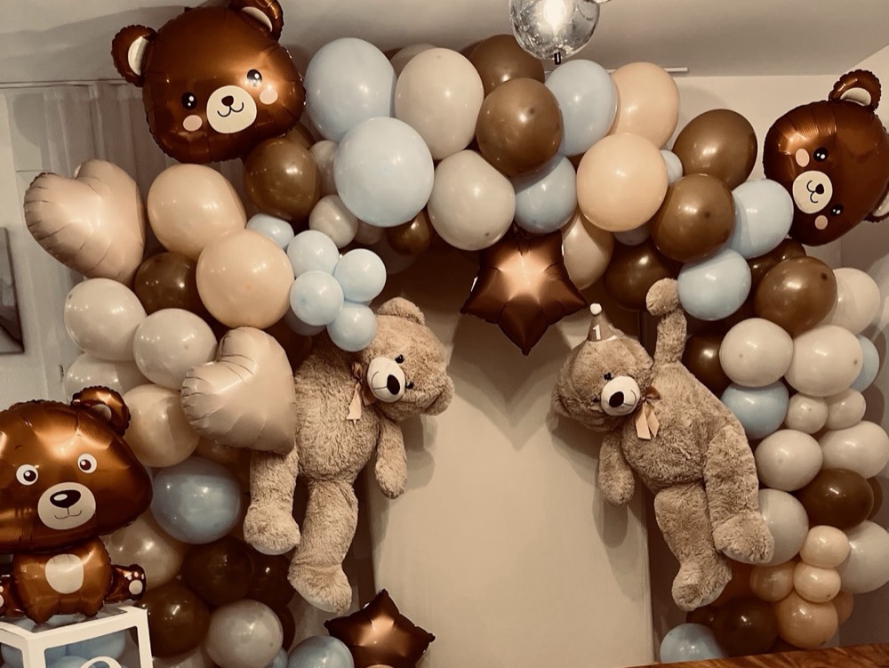 Ballonwand in Braun, Beige und Hellblau mit Teddybären